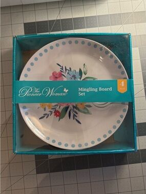 The Pioneer Woman White Floral Mingling Board Set with Blue Polka Rim